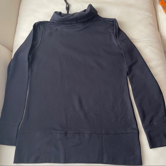 Women’s top size medium - Picture 3 of 3